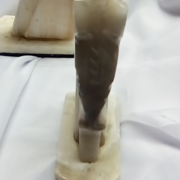 Marble or alabaster white horse head bookends, USED minor chip and repairs good - Picture 5 of 8